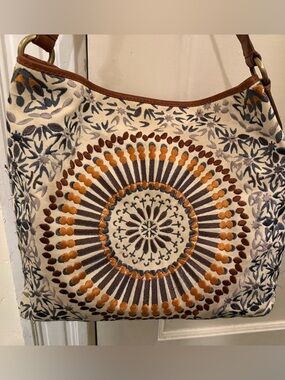 COLE HAAN “SIERRA” EMBROIDERED & LEATHER TOTE BAG W/MANDALA DESIGN 👀